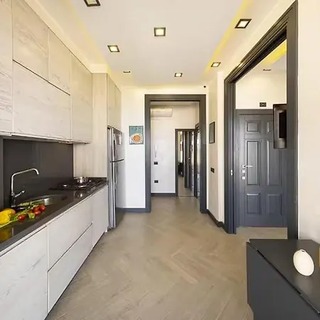 Privat bolig Located In The Heart Of ! *