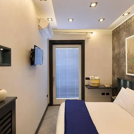 Located In The Heart Of ! Privat bolig